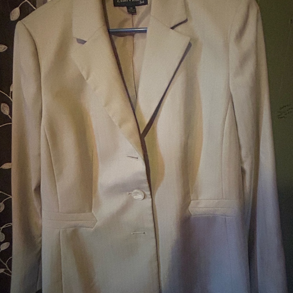Elegant Cream Women's Blazer